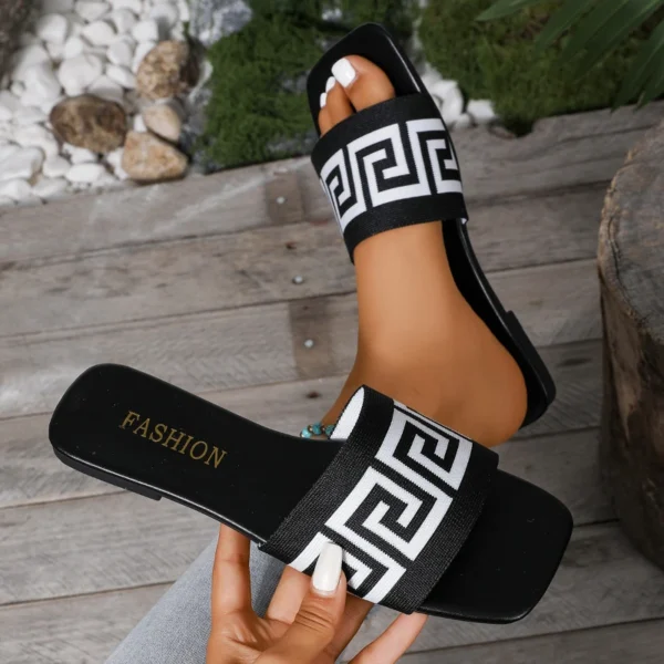 2025 Summer New Women's Letter Slippers Fashion Slippers Flat Shoes Beach Comfortable Versatile Sandals